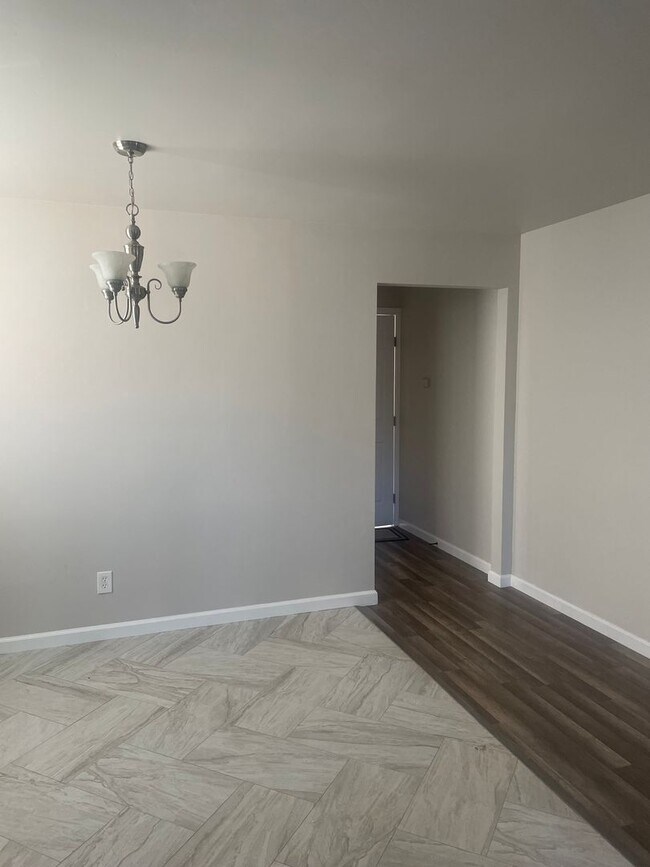 Foto del edificio - 5553 Elm Ln
