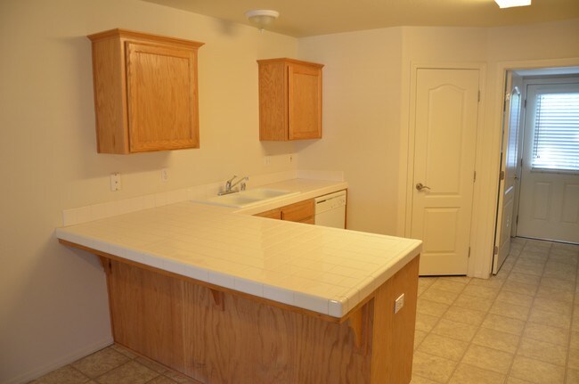Building Photo - 6118 Royal Coach Circle