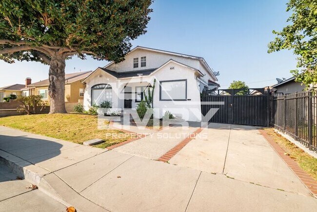 Foto del edificio - Charming 3-Bedroom Single Home in Lynwood ...