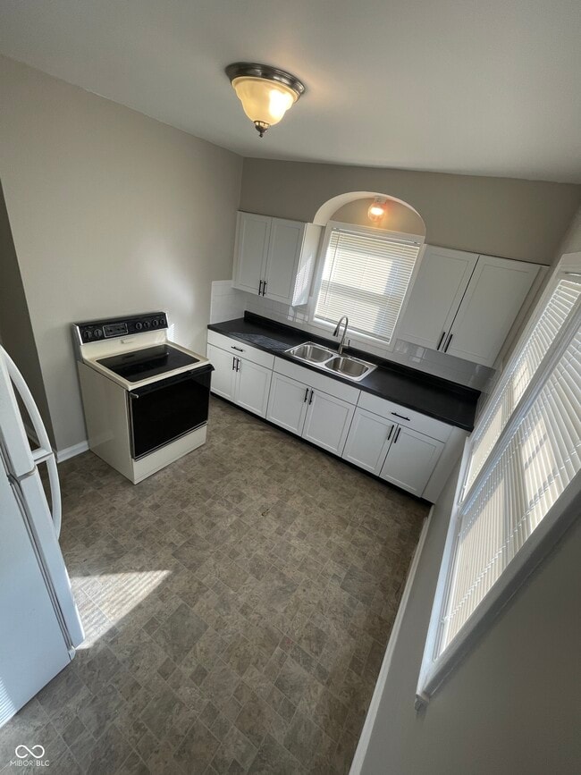 Building Photo - 8761 E 46th St