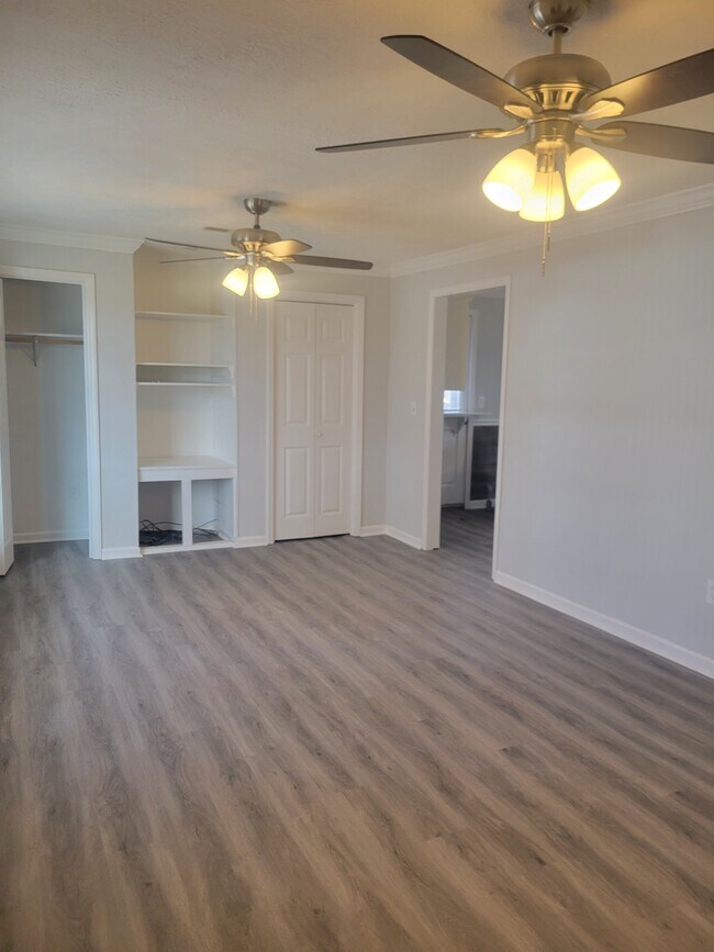 Sala de estar principal - 608 N Barton St