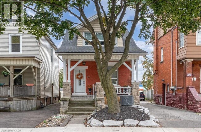 Photo du bâtiment - 37 Cliff Ave