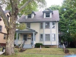 Building Photo - 122 Pierpont St