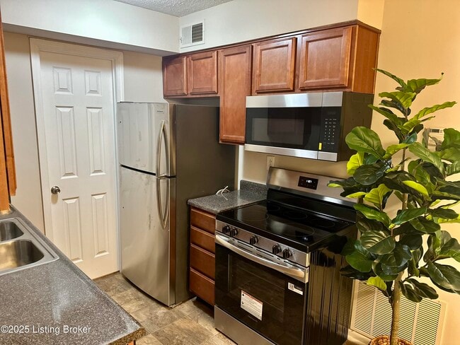 Building Photo - 219 Middletown Square