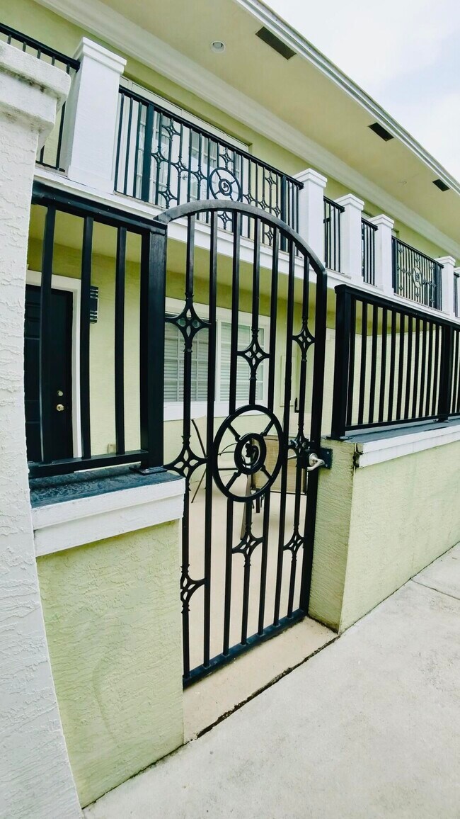 Foto del edificio - 1000 Palm Trail