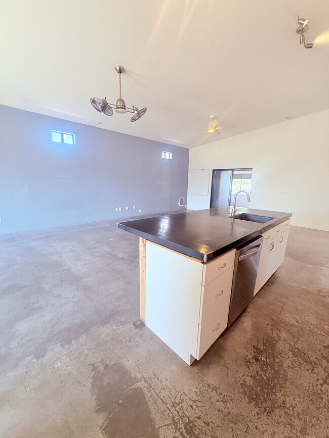 Foto del edificio - 421 E Lester St