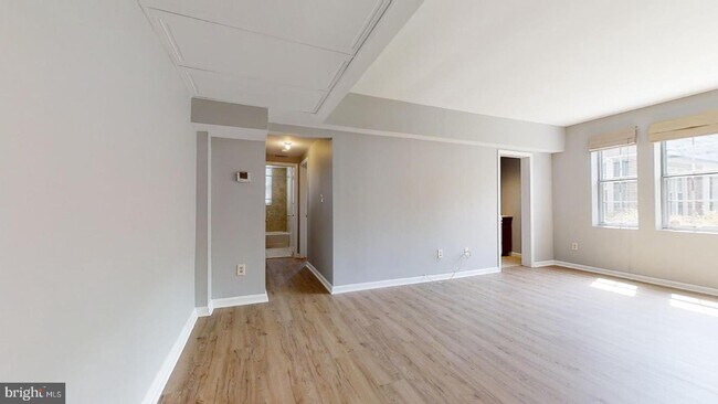 Foto del edificio - 1737 Queens Ln