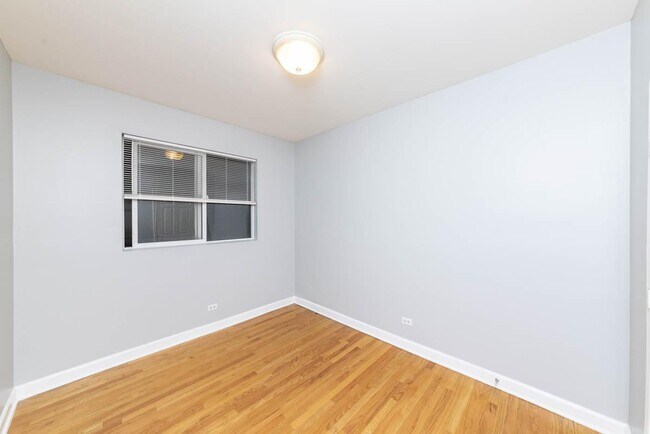 Building Photo - 2 bedroom in Chicago IL 60612