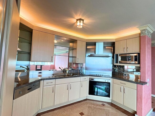 Photo - Hawaiki 3608 - Vintage charm in Honolulu Apartment