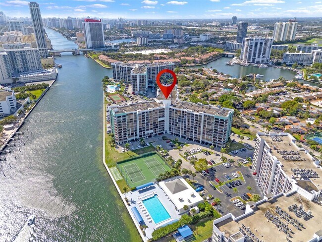 Foto del edificio - 400 Leslie Dr