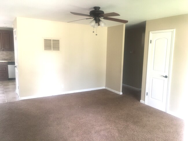Building Photo - 564 Palace Ln