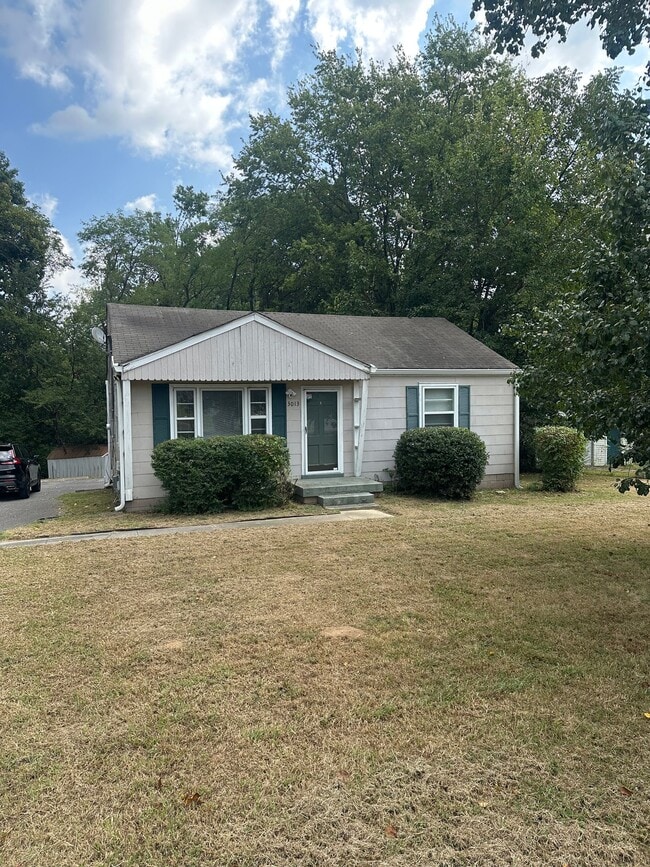 Building Photo - 3013 Ironwood Dr