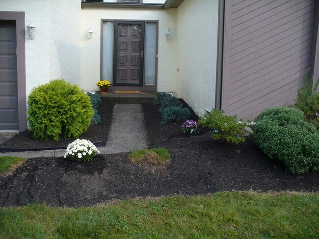 Building Photo - 2105 Selbourne Ct