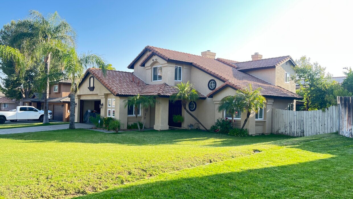 Foto principal - 984 N Teakwood Ave