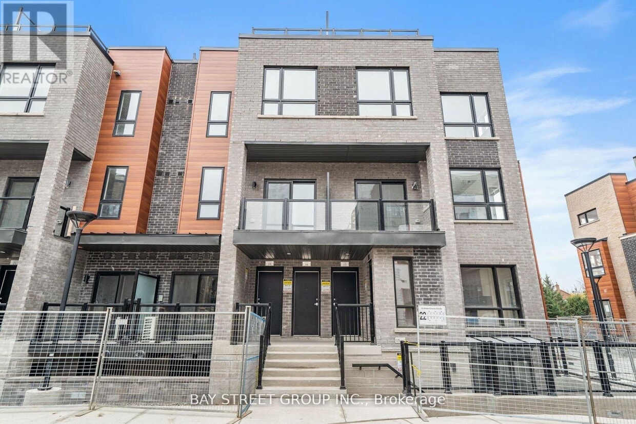 Primary Photo - 22 Lytham Grn Cir