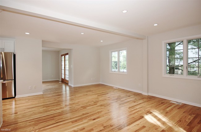 Building Photo - 3 br, 3 bath Condo - 14 Dora St Apt 1