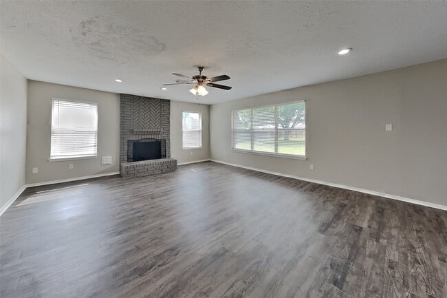 Foto del edificio - 4223 Shady Village Ct