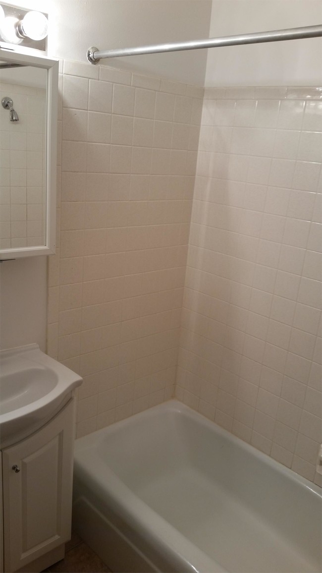 Building Photo - 321 Cedar Crest Dr