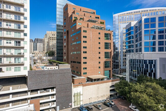 Foto del edificio - 1999 McKinney Ave