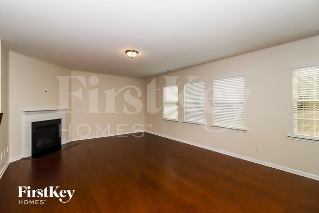 Building Photo - 134 Eden Ave