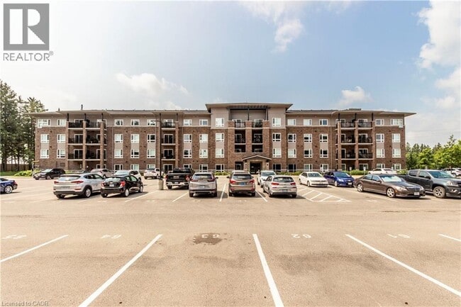 Building Photo - 456 Lorne Ave W