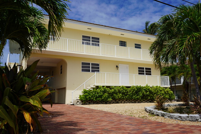 Building Photo - 316 E Seaview Dr