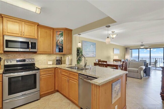Building Photo - 9490 S Ocean Dr