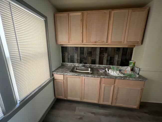 Building Photo - 18540 Russell, Unit 1
