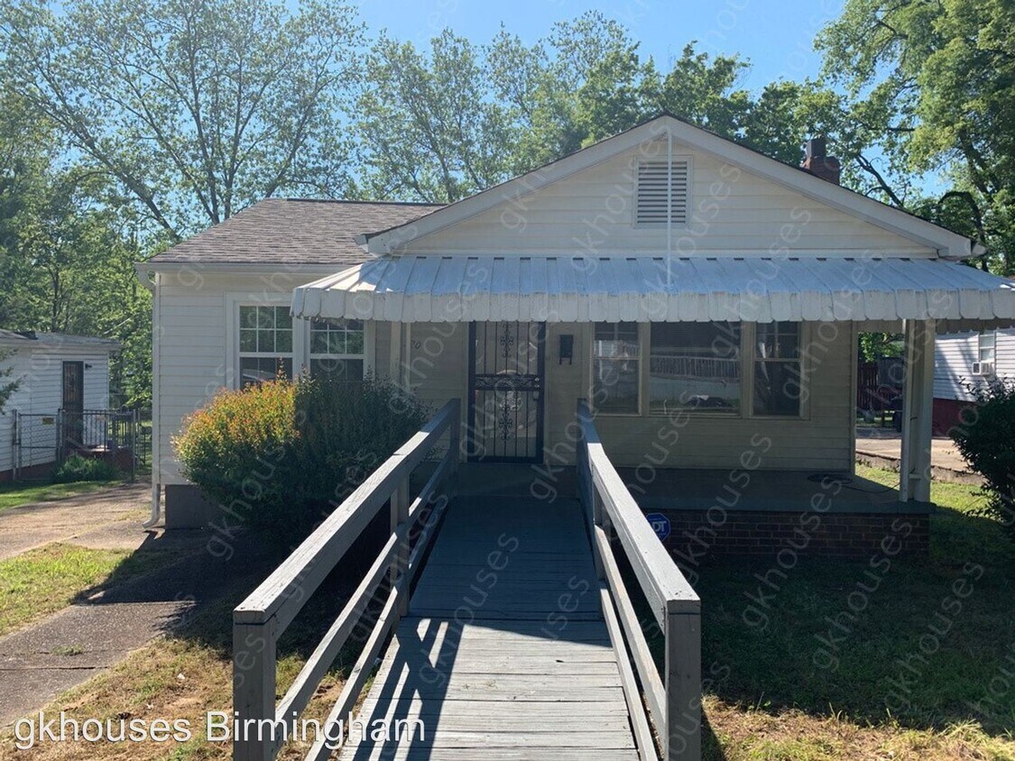 3 br, 1 bath House - 320 Gamma St S