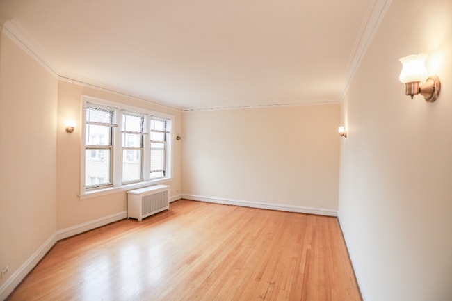 Photo - 7443 N Claremont Ave Apartment