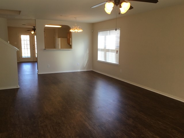 Building Photo - 9019 Walnut Springs