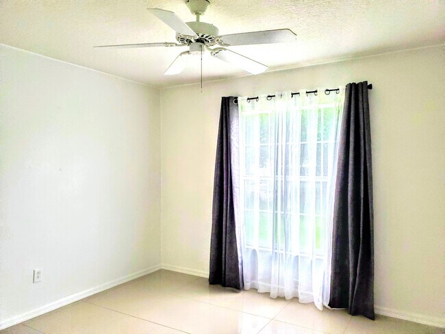 Dormitorio 2 - 11436 Rouse Run Cir