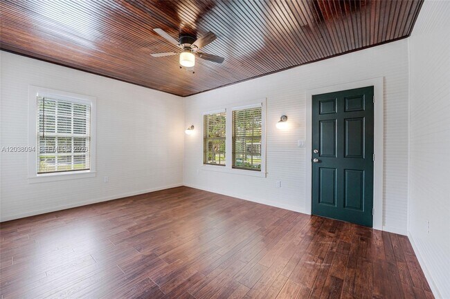 Building Photo - 3826 Oak Ave