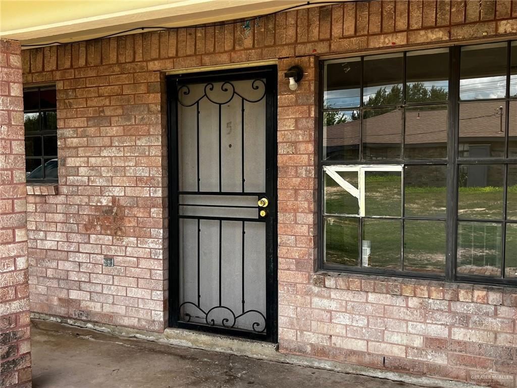 Foto principal - 207 N Cougar St