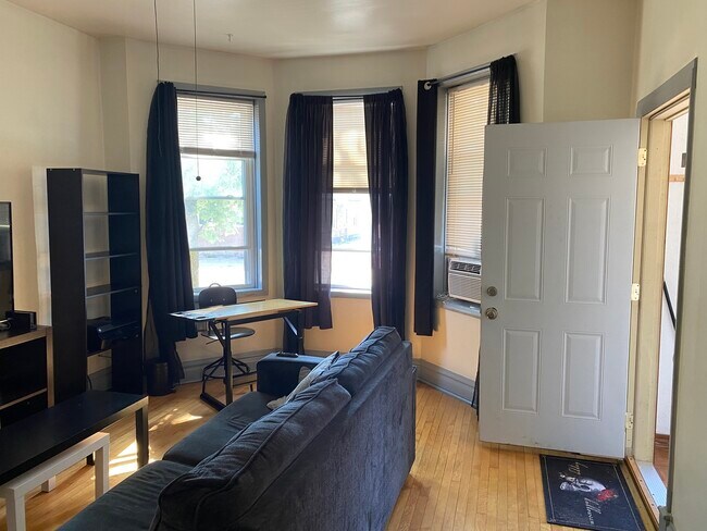 Foto del edificio - 2807 Ridgeland Ave