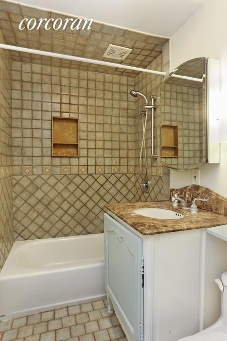 Foto del edificio - 342 E 53rd St