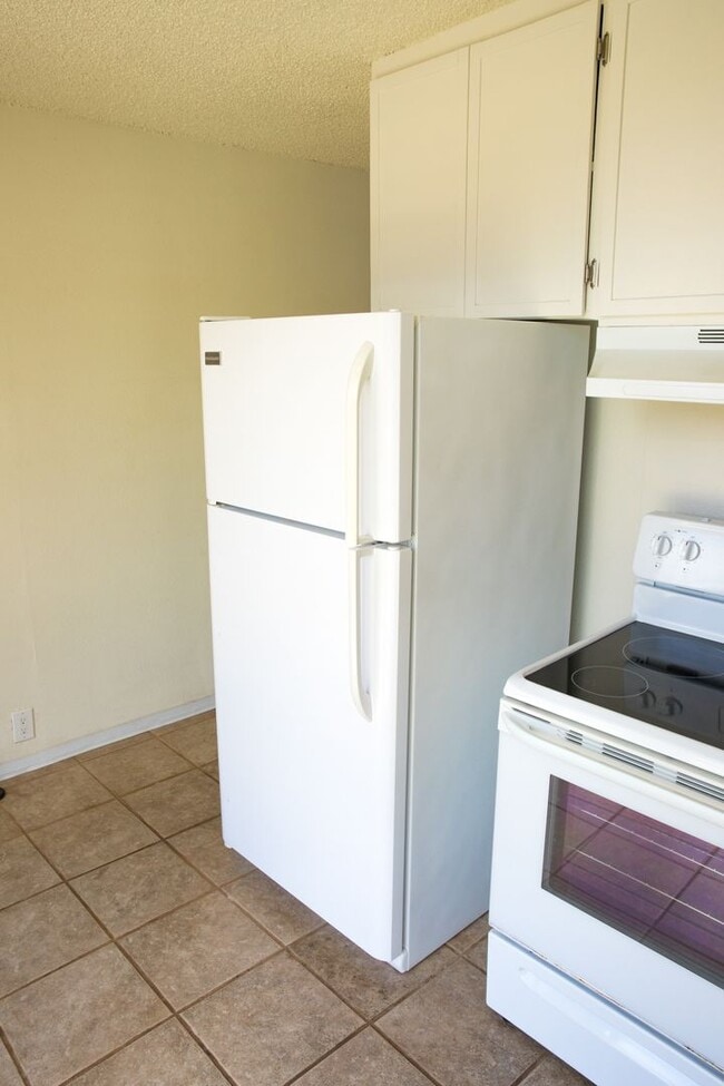 2 BR/ 1 Bath Low- rise Apartment - 2 BR/ 1 Bath Low- rise Apartment