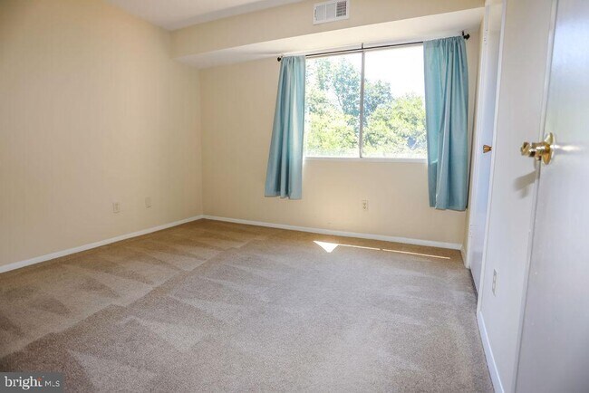 Building Photo - 8006 Chanute Pl