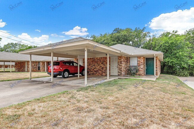 Foto del edificio - Cute 2/2/ Duplex in Cleburne!
