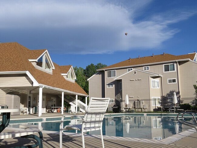Foto del edificio - 4840 Twin Lakes Rd