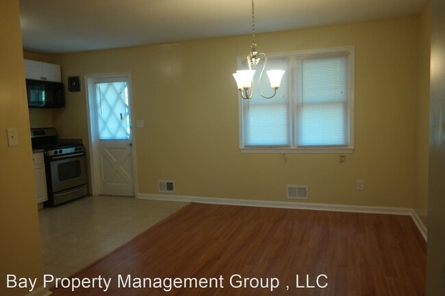 Building Photo - 3 br, 1.5 bath House - 5690 Arnhem Road