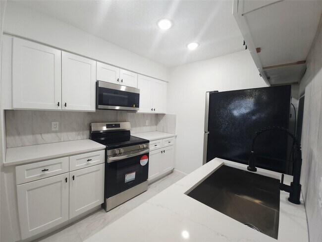 Foto del edificio - 12040 Mighty Oak Dr