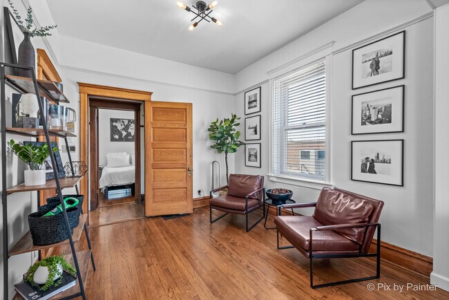 Foto del edificio - 2647 W Logan Blvd