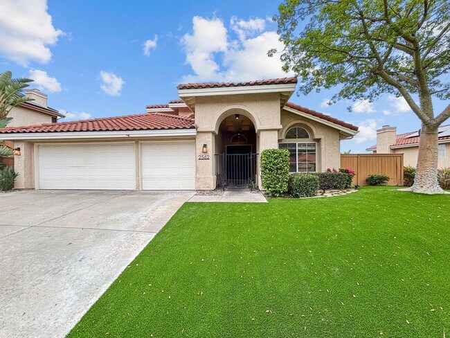 Foto del edificio - Spacious & Upgraded 4 Bedroom, 3 Bath Home...
