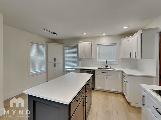 Building Photo - 1906 NE Franklin St