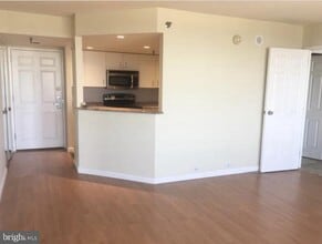 Building Photo - 2001 Hamilton St