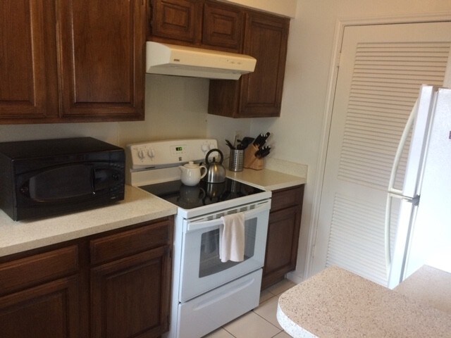 kitchen, pantry and laundry (behind door) - 1205 Calico Ln