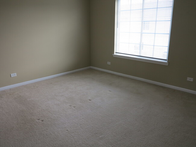 Foto del edificio - 409 Cary Woods Cir