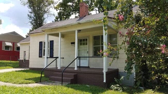 Building Photo - 1318 E Cone Blvd