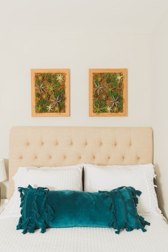 Foto del edificio - 3658-3664 Marlborough Ave